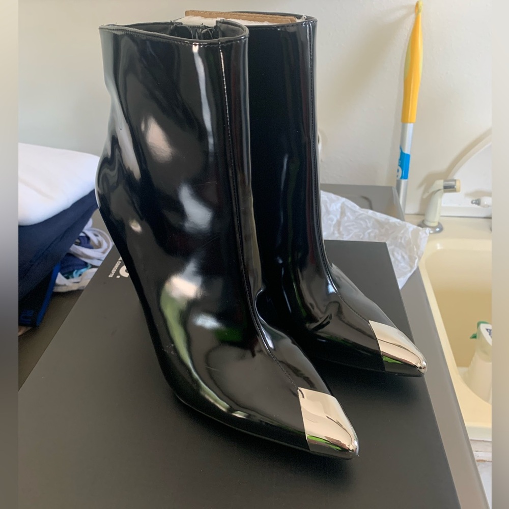 INC International Boots.‼️ ROHESEP
BLK SM
10 M